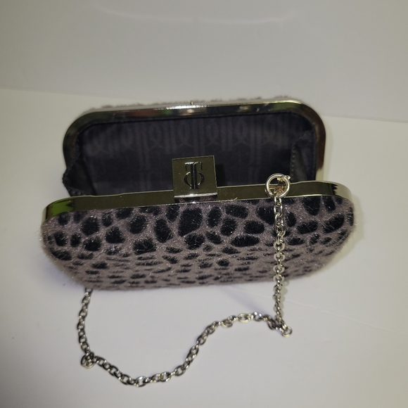 J LO hard shell purse. Leopard print with chain strap - Picture 4 of 5